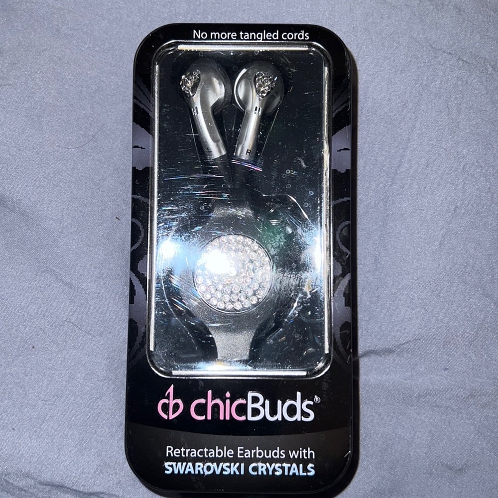 New in package. Chic Retractable Earbuds with Swarovski Crystals